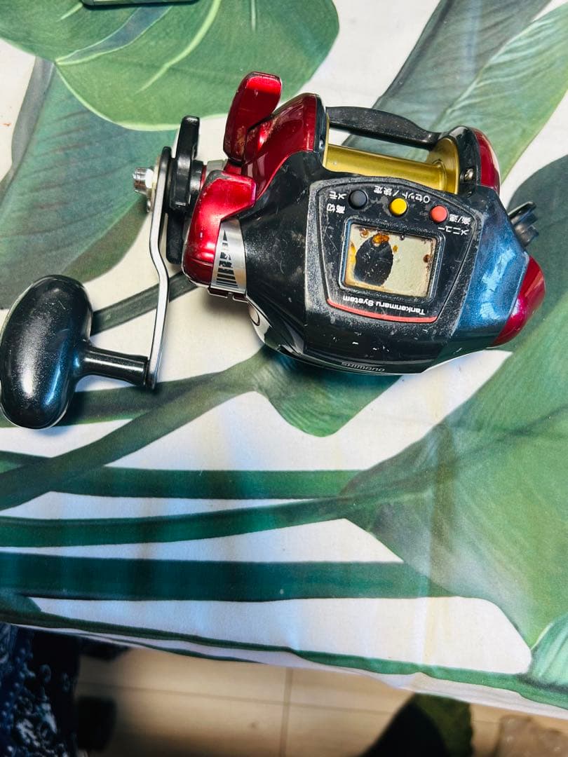 デジタル表示付き電動リール 赤/黒 SHIMANO 3000 ジャンク
