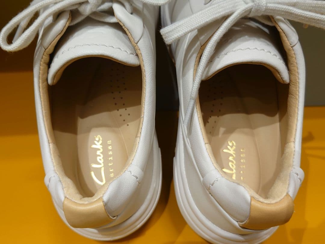 Clarks スニーカー Hollyhock ホリーホックウォーク　厚底　軽量