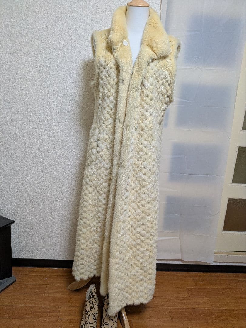 y*8様 特割！寒風にも暖かい！毛皮ノースリーブ ファーミンクコート