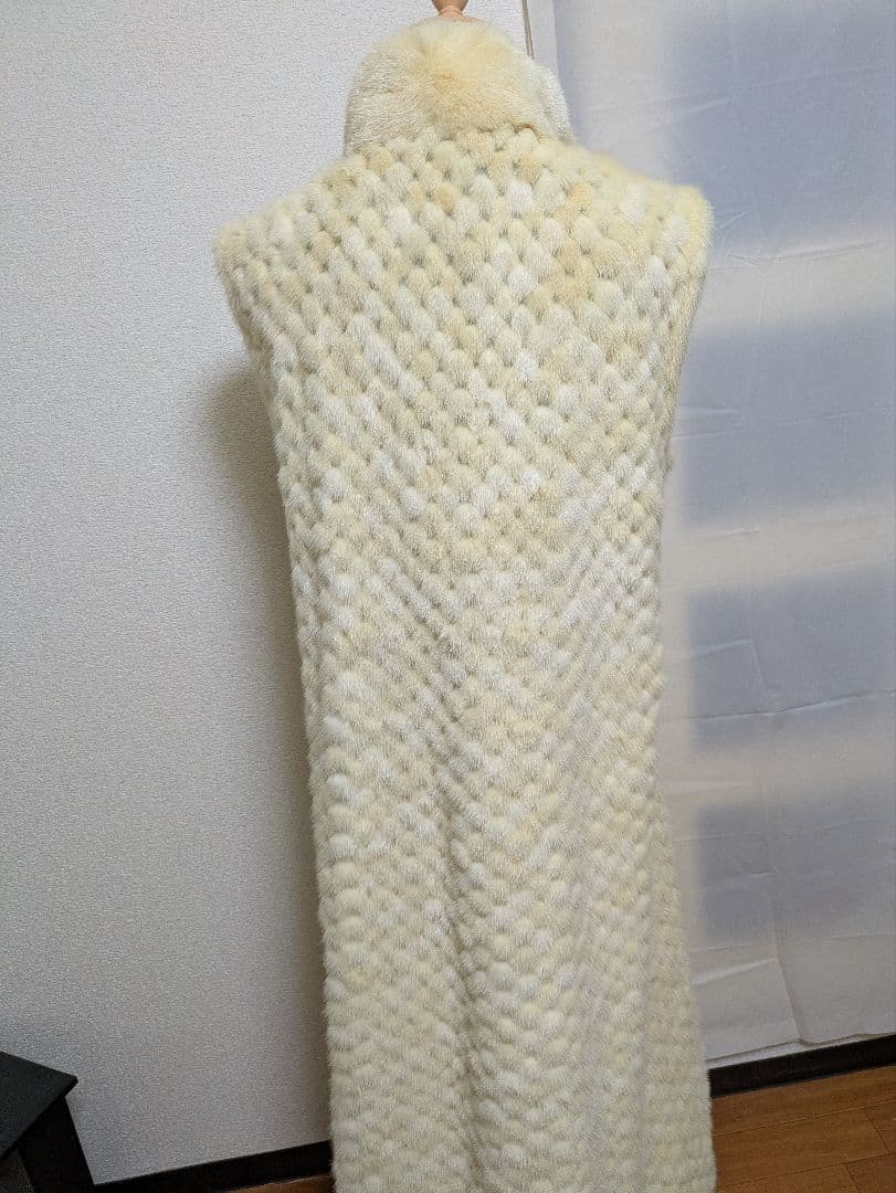 y*8様 特割！寒風にも暖かい！毛皮ノースリーブ ファーミンクコート