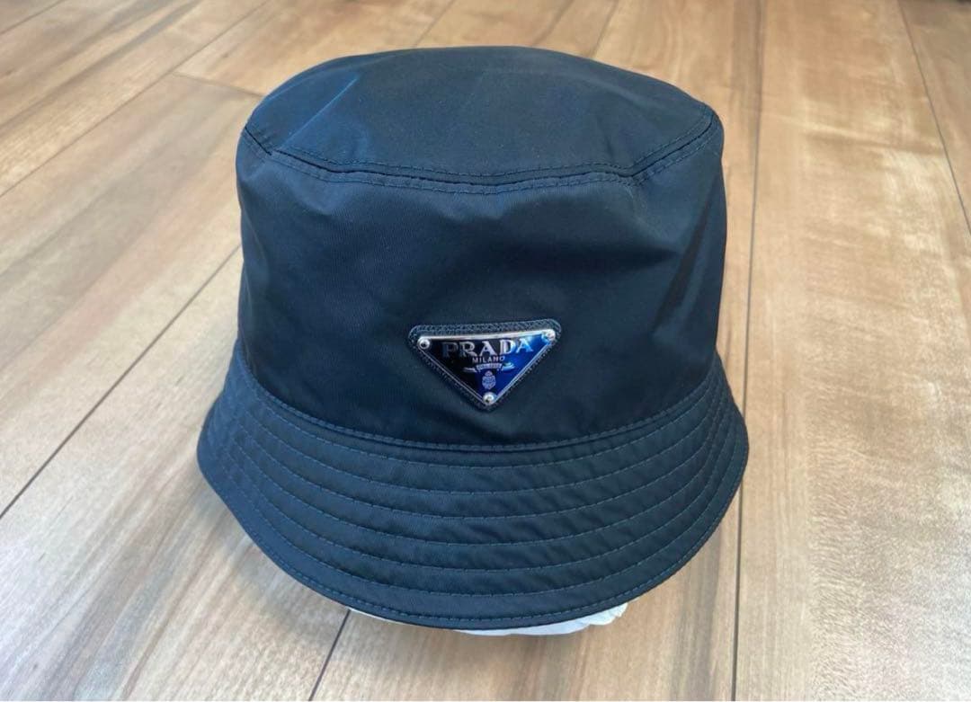 プラダ　バケットハット黒