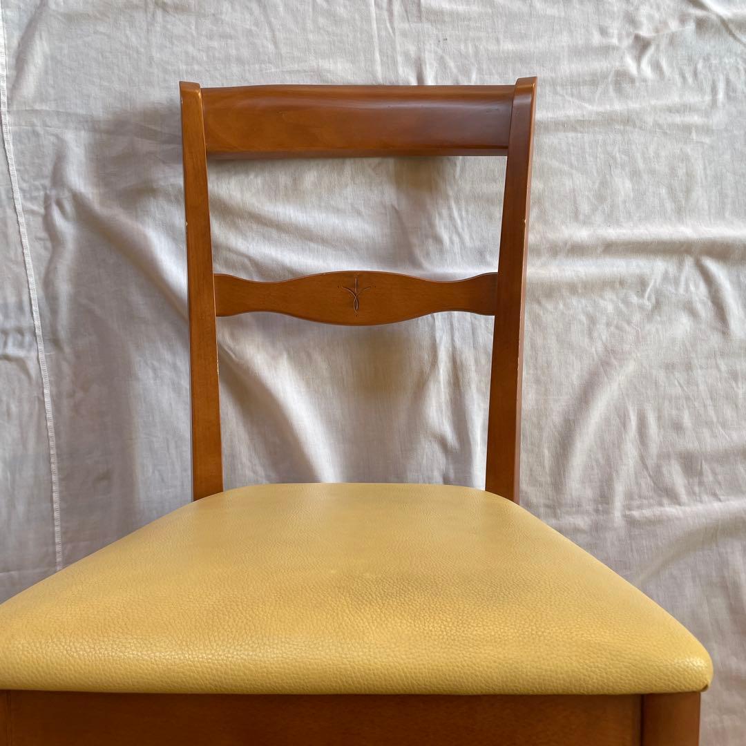 カリモク　ダイニングテーブル用の椅子（二脚）その一（送料込み）