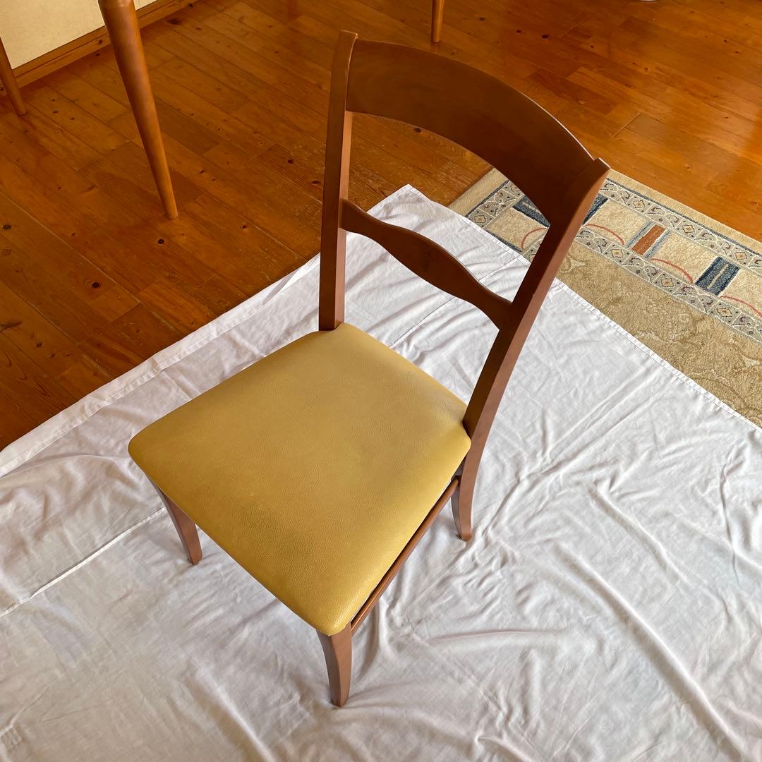 カリモク　ダイニングテーブル用の椅子（二脚）その一（送料込み）