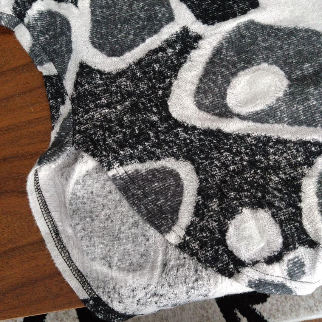 【新品】FUGAFUGA　黒と薄いグレー色の抽象模様 長袖チュニック　F