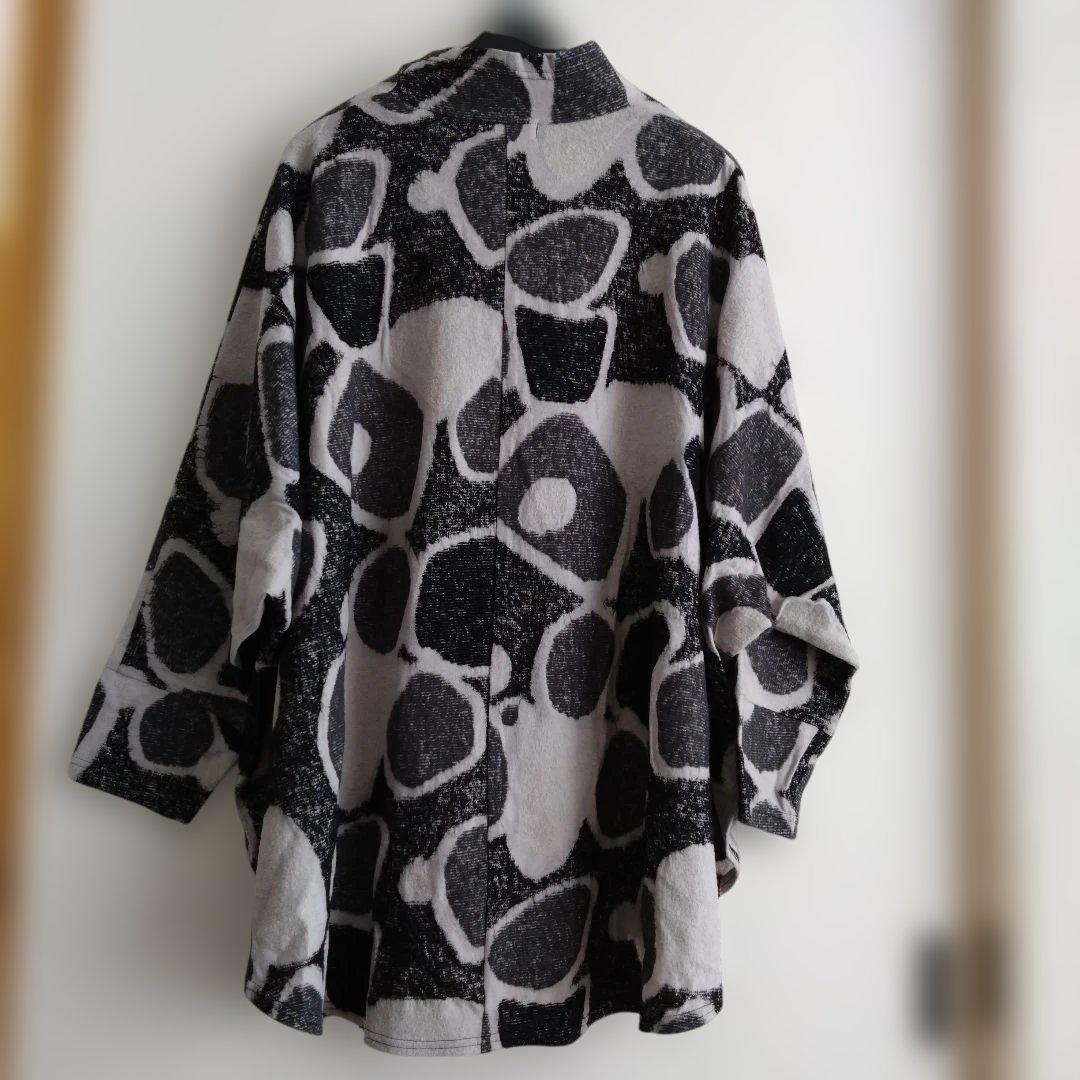 【新品】FUGAFUGA　黒と薄いグレー色の抽象模様 長袖チュニック　F