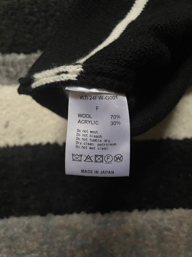 VALLAD ロゴ入りニット帽　ホワイト/ブラック