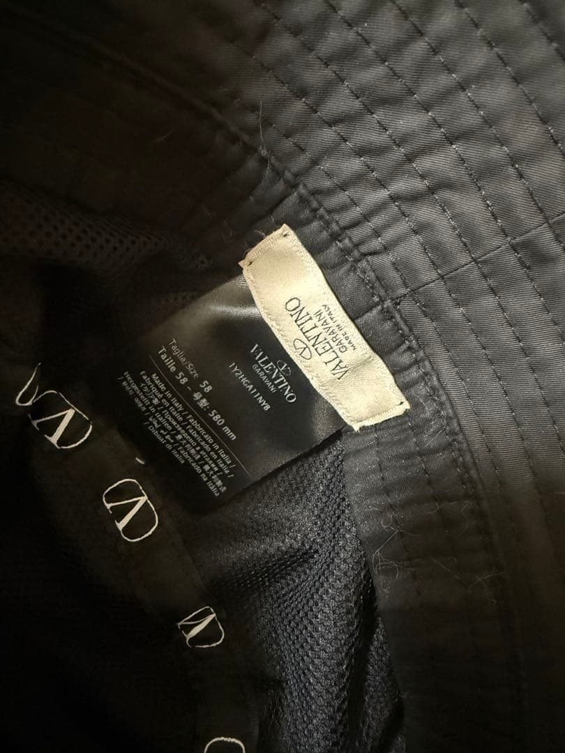 ヴァレンティノガラヴァーニバケットハット