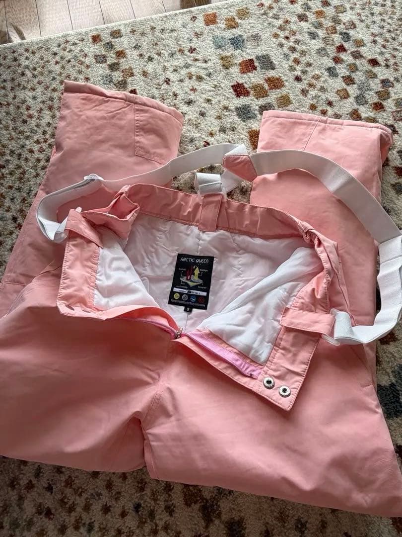 ARCTIC QUEENホワイト ピンク スノーボードウェア セット女性用