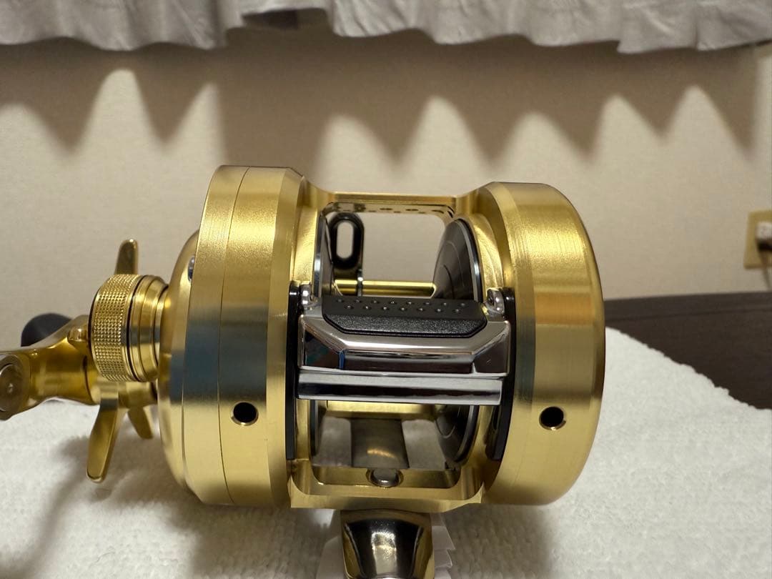 シマノ　18カルカッタコンクエスト301 左巻き