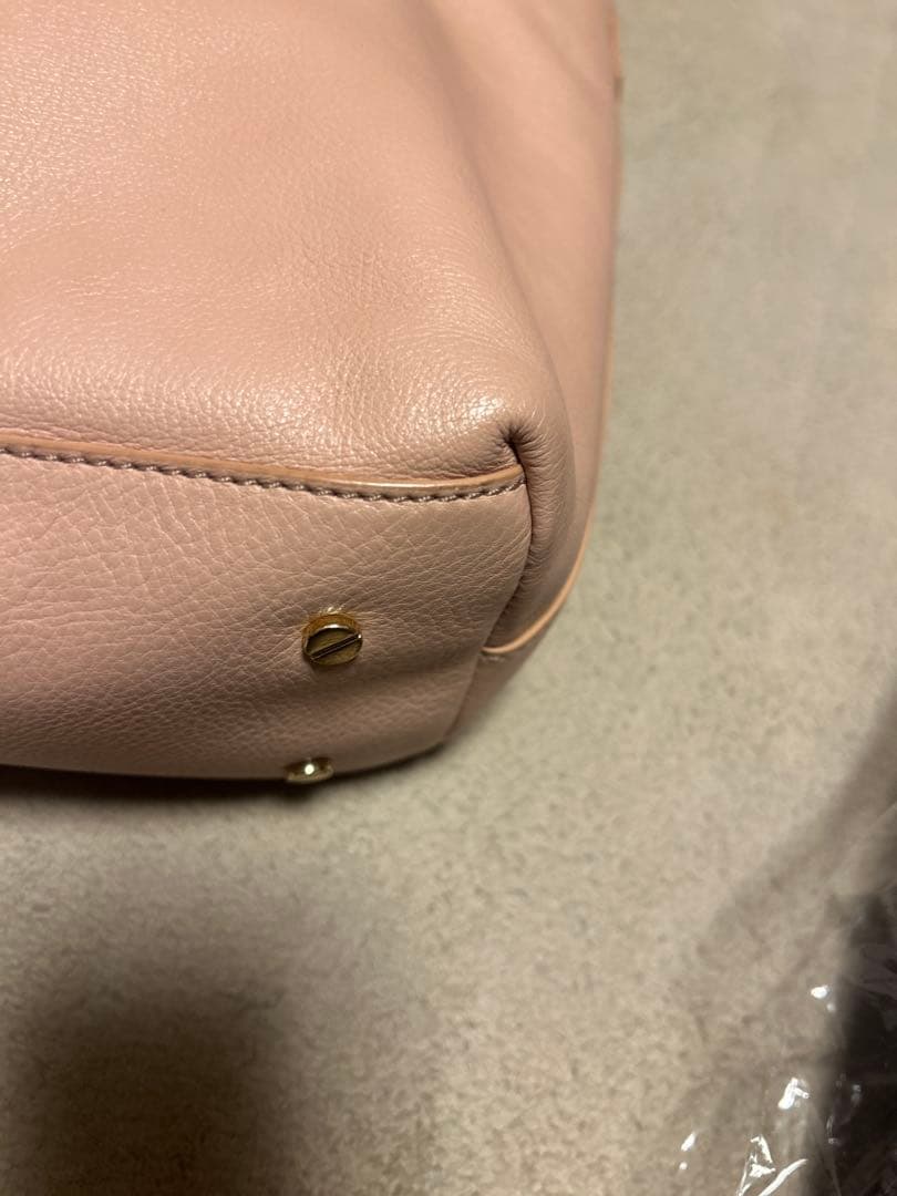 トリーバーチピンクレザー トートバッグ タッセル付き お値引