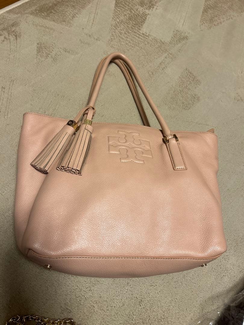 トリーバーチピンクレザー トートバッグ タッセル付き お値引