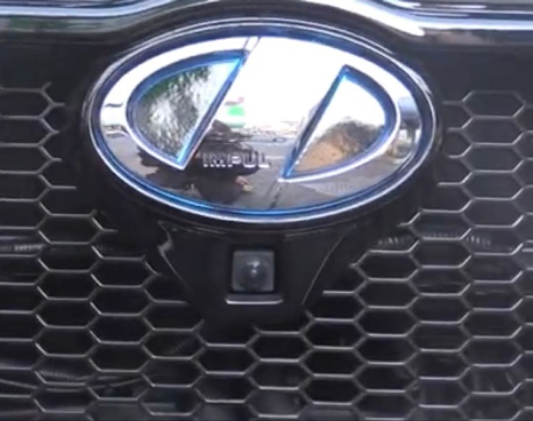 新品　未開封　IMPUL キャラバン　フロントグリル　エアロパーツ 未塗装