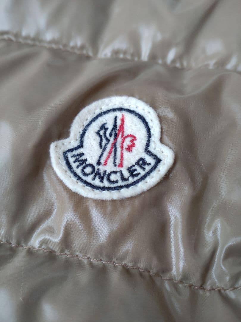 ✨MONCLER✨ベスト/ワッペン/高級/ベージュ/予備ボタン付き/S