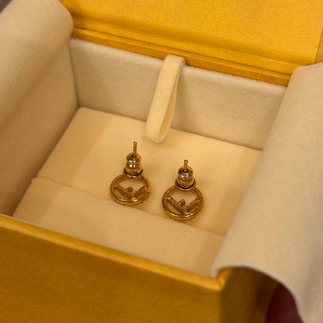 フェンディ ピアス ゴールド