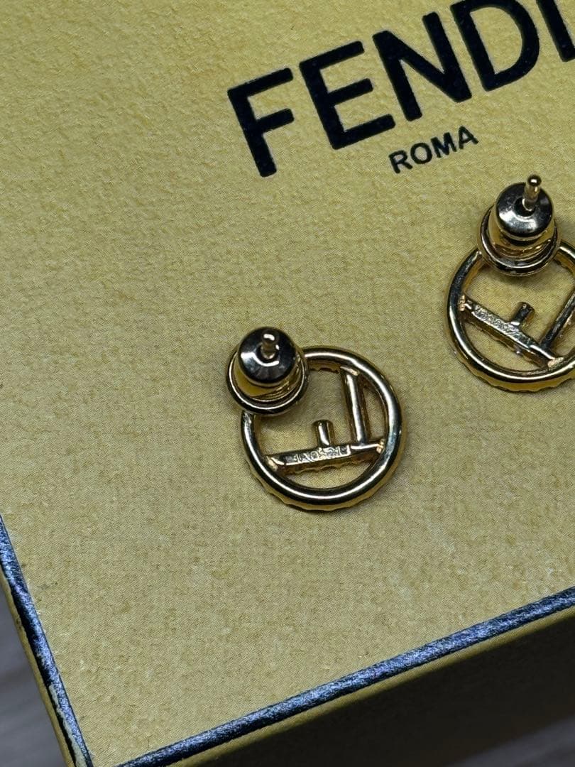 フェンディ ピアス ゴールド