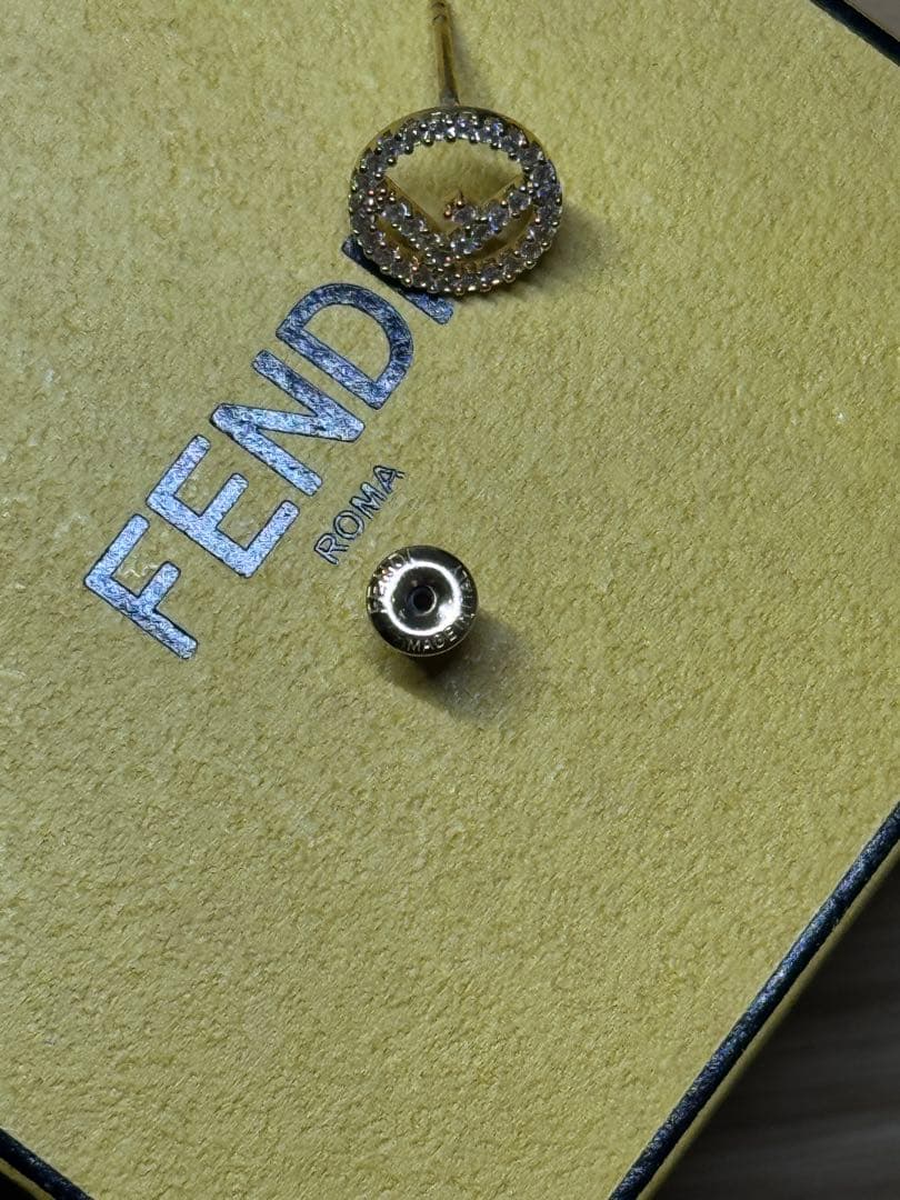 フェンディ ピアス ゴールド