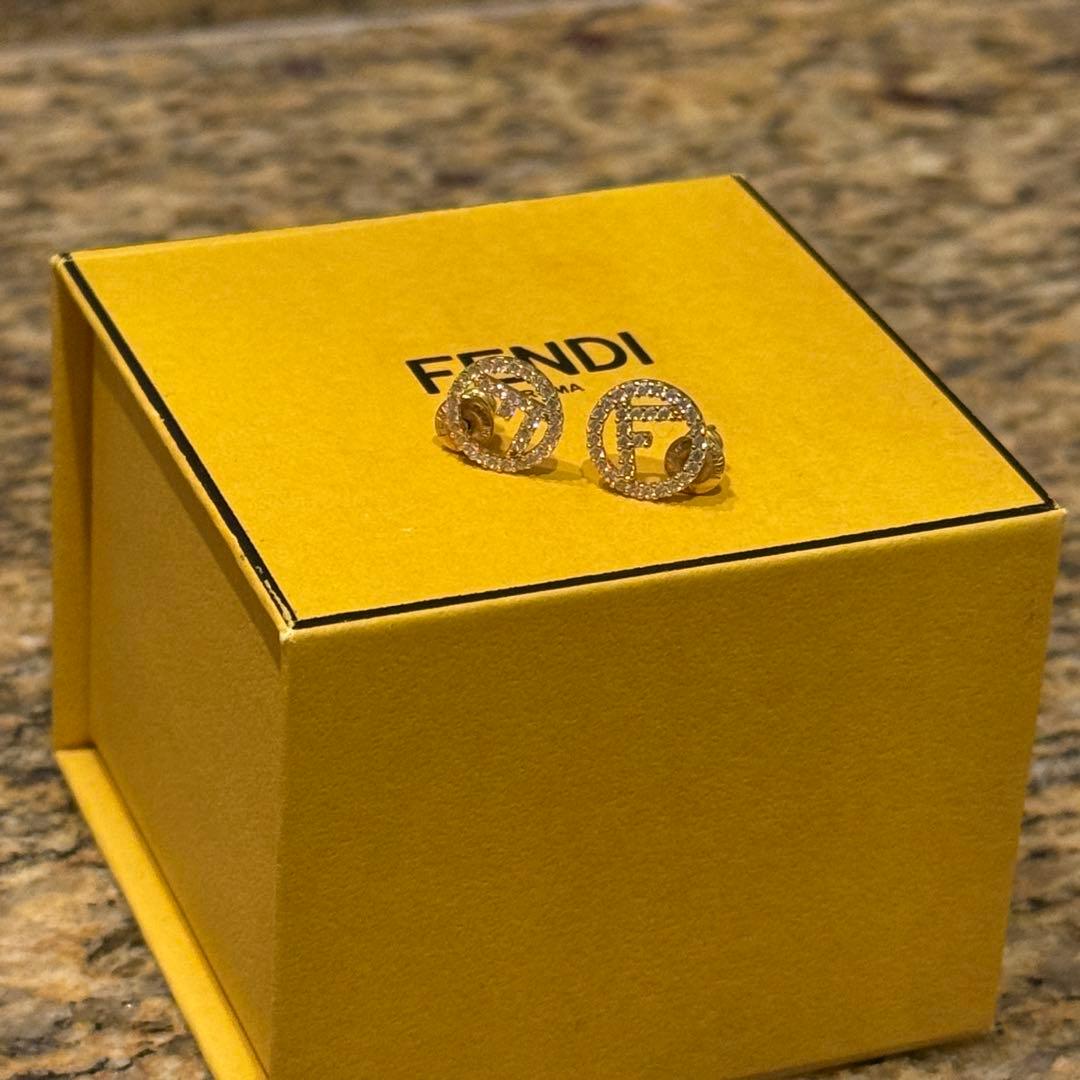 フェンディ ピアス ゴールド