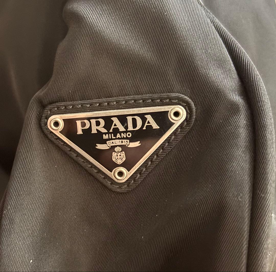 【美品】プラダ ワンショルダーバッグ ハーフムーン　ブラック