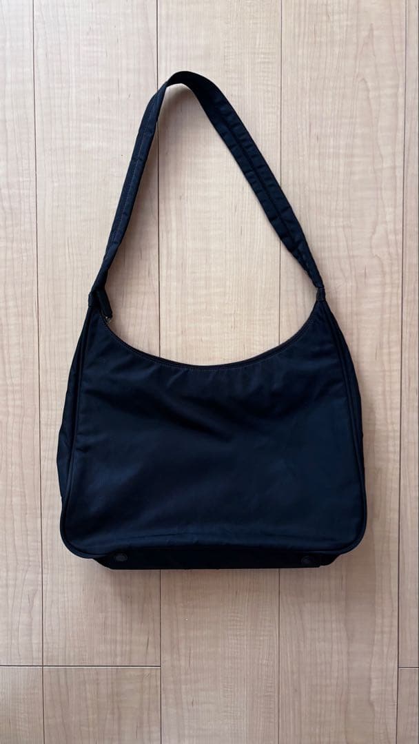 【美品】プラダ ワンショルダーバッグ ハーフムーン　ブラック