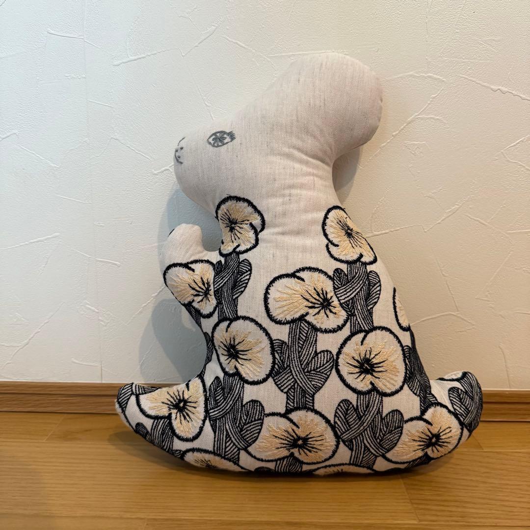 ミナペルホネン　コウサギcushion hanakaze