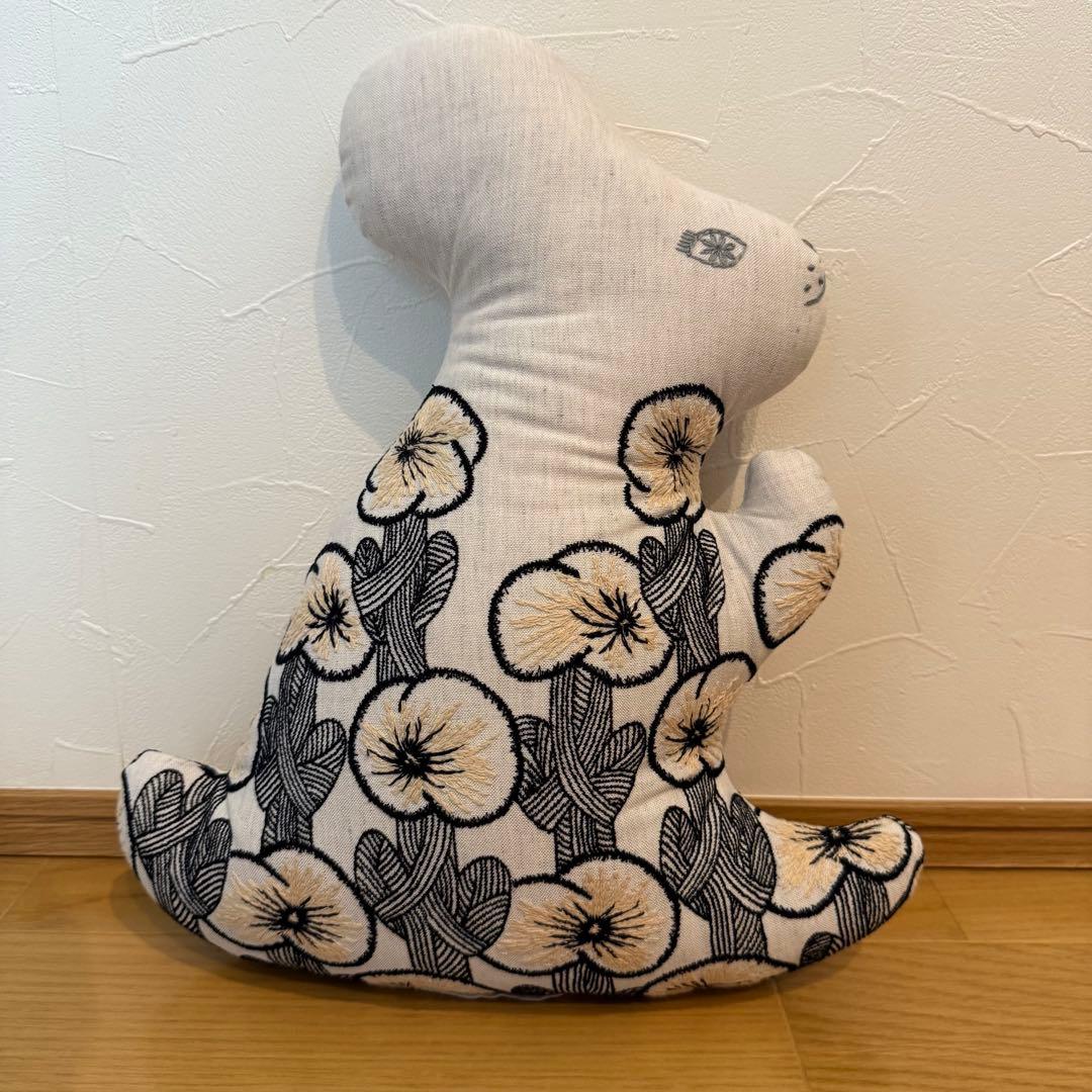 ミナペルホネン　コウサギcushion hanakaze