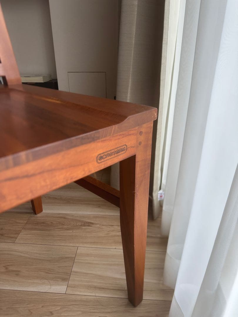 木製スラットバックダイニングチェア