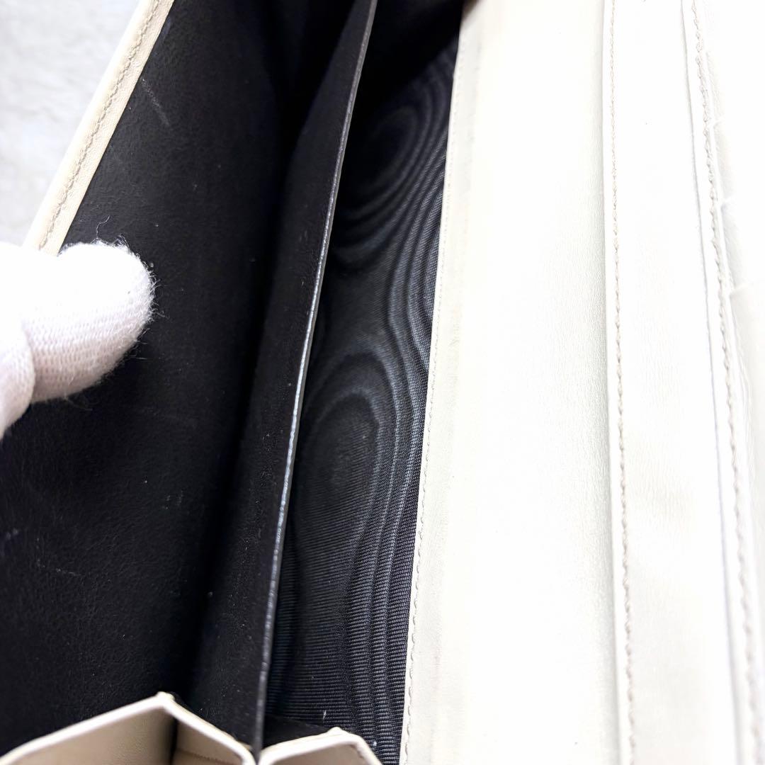 GUCCI グッチ　ホワイト 三つ折り財布　長財布　レザー　Wホック