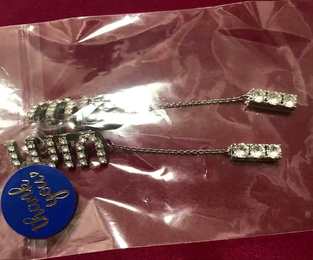 あと1週間で削除☑️miumiu ミュウミュウ　クリスタルチャーム付きピアス