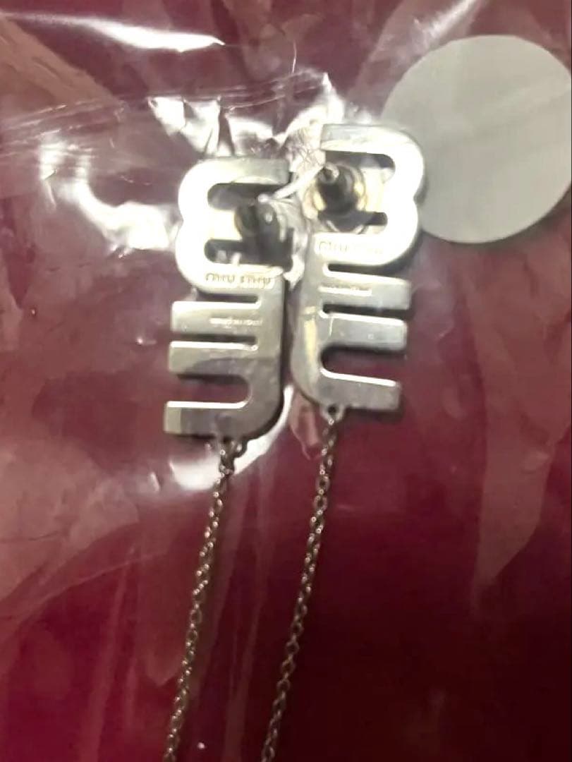 あと1週間で削除☑️miumiu ミュウミュウ　クリスタルチャーム付きピアス