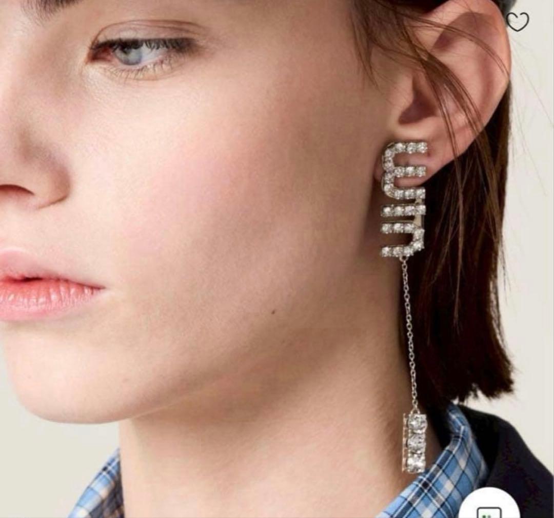 あと1週間で削除☑️miumiu ミュウミュウ　クリスタルチャーム付きピアス