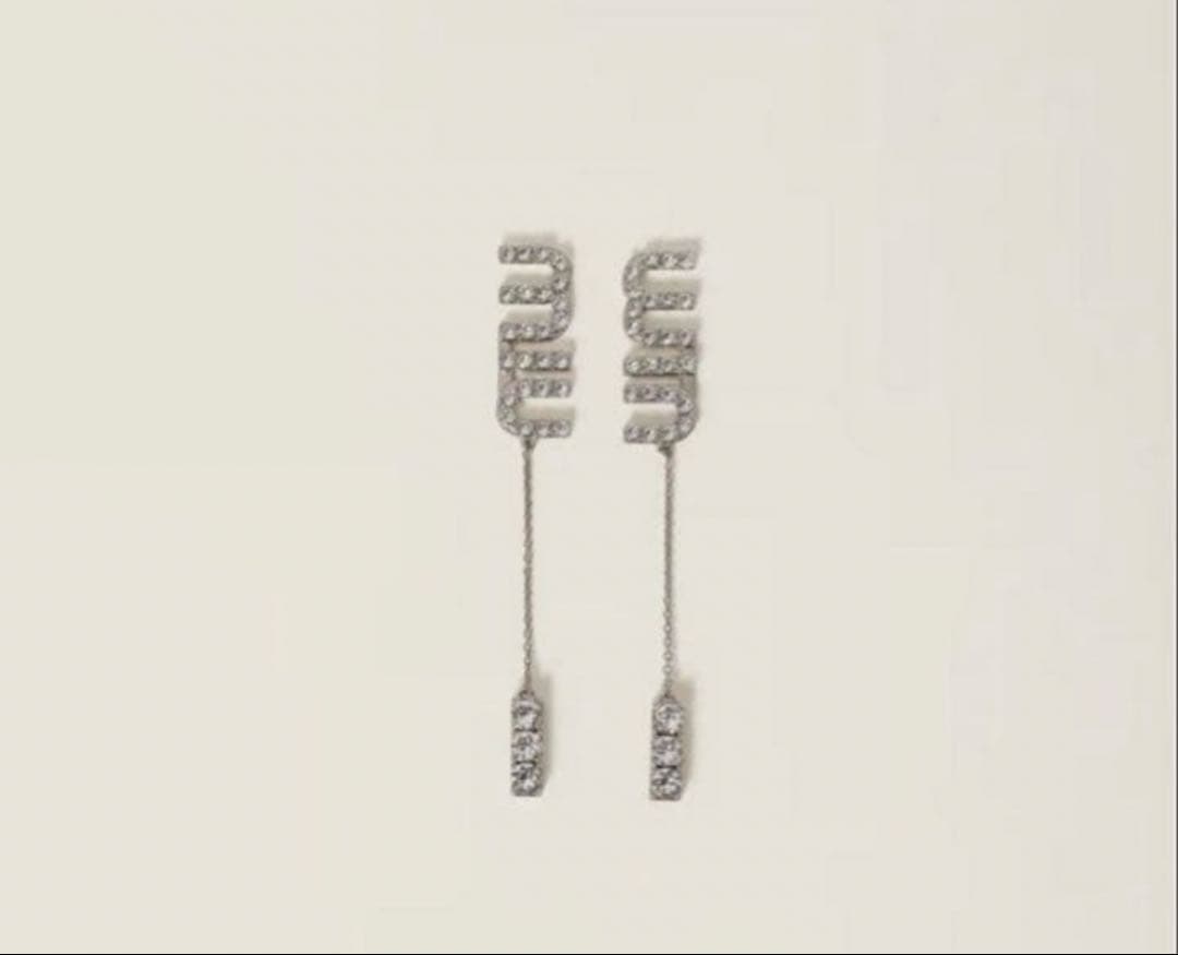 あと1週間で削除☑️miumiu ミュウミュウ　クリスタルチャーム付きピアス