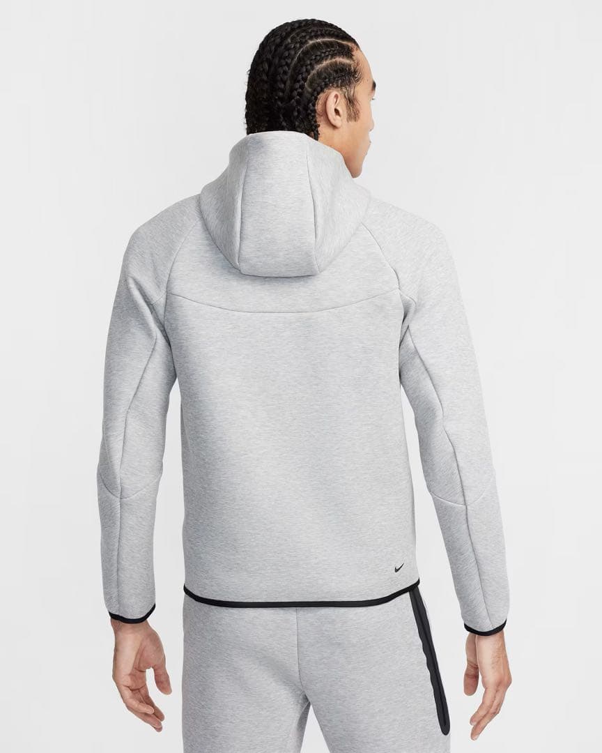 NIKEテックグレー