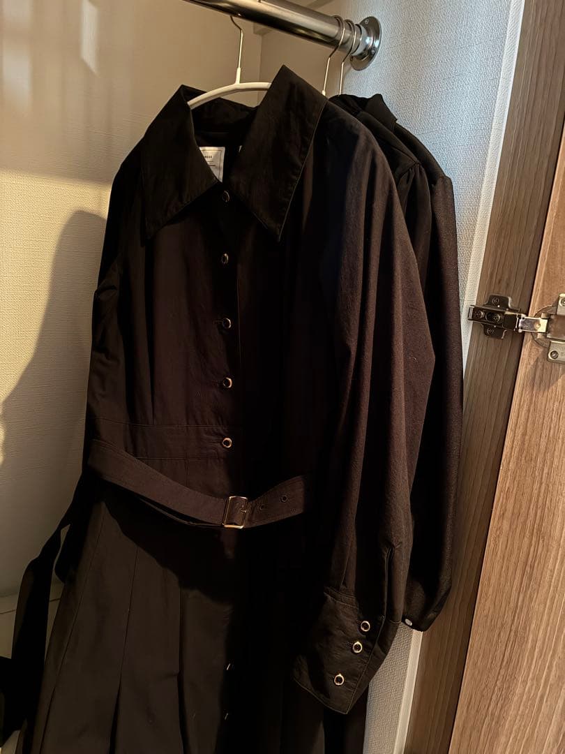 foufou 【THE DRESS #55】ゴールドボタンシームタックドレス