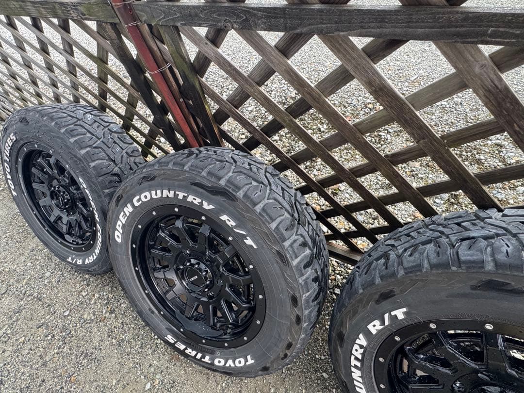 ハイエースホイール