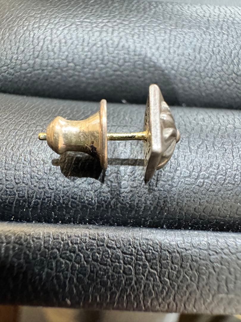 早い者勝ち！CHROME HEARTS STUD PYRAMID