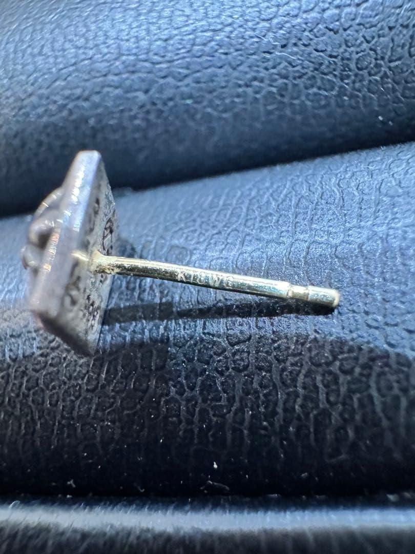 早い者勝ち！CHROME HEARTS STUD PYRAMID