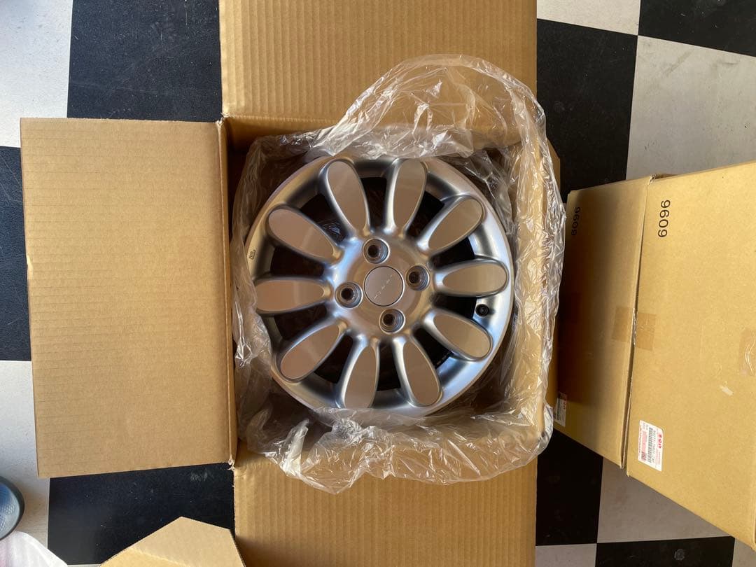 スズキ　現行アルトラパン　新車取外しホイール 4個セット