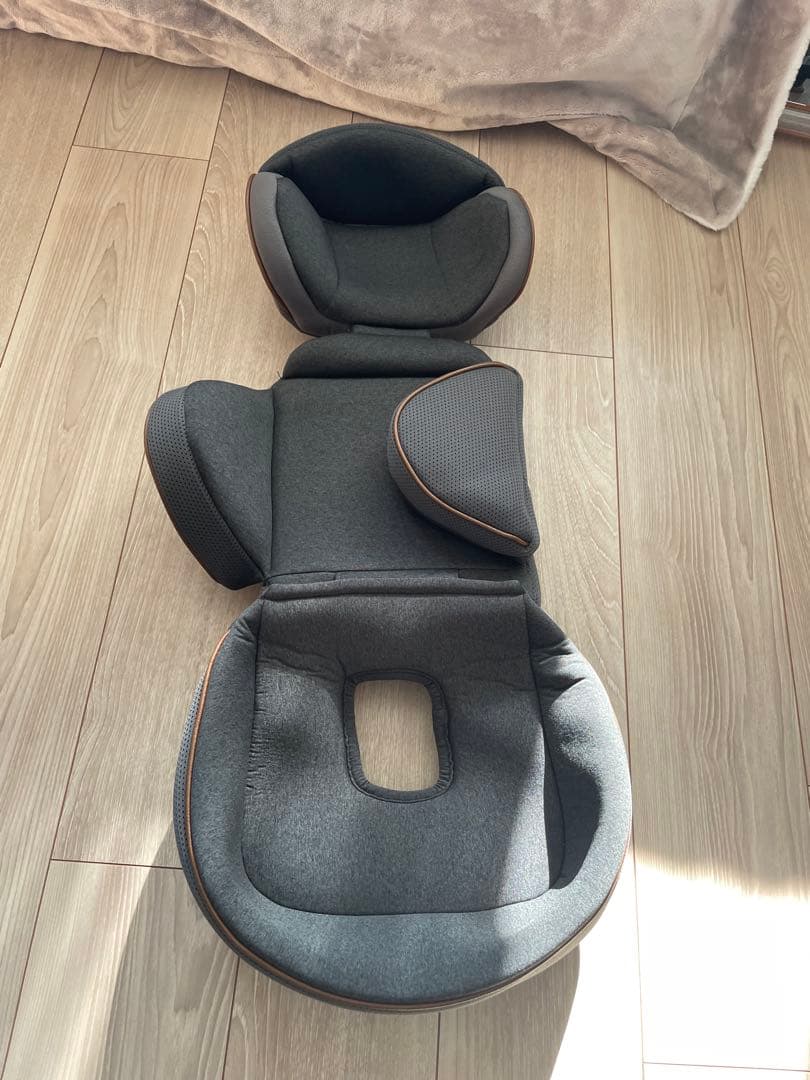 年末年始特化　Aprica 車用チャイルドシート グレー