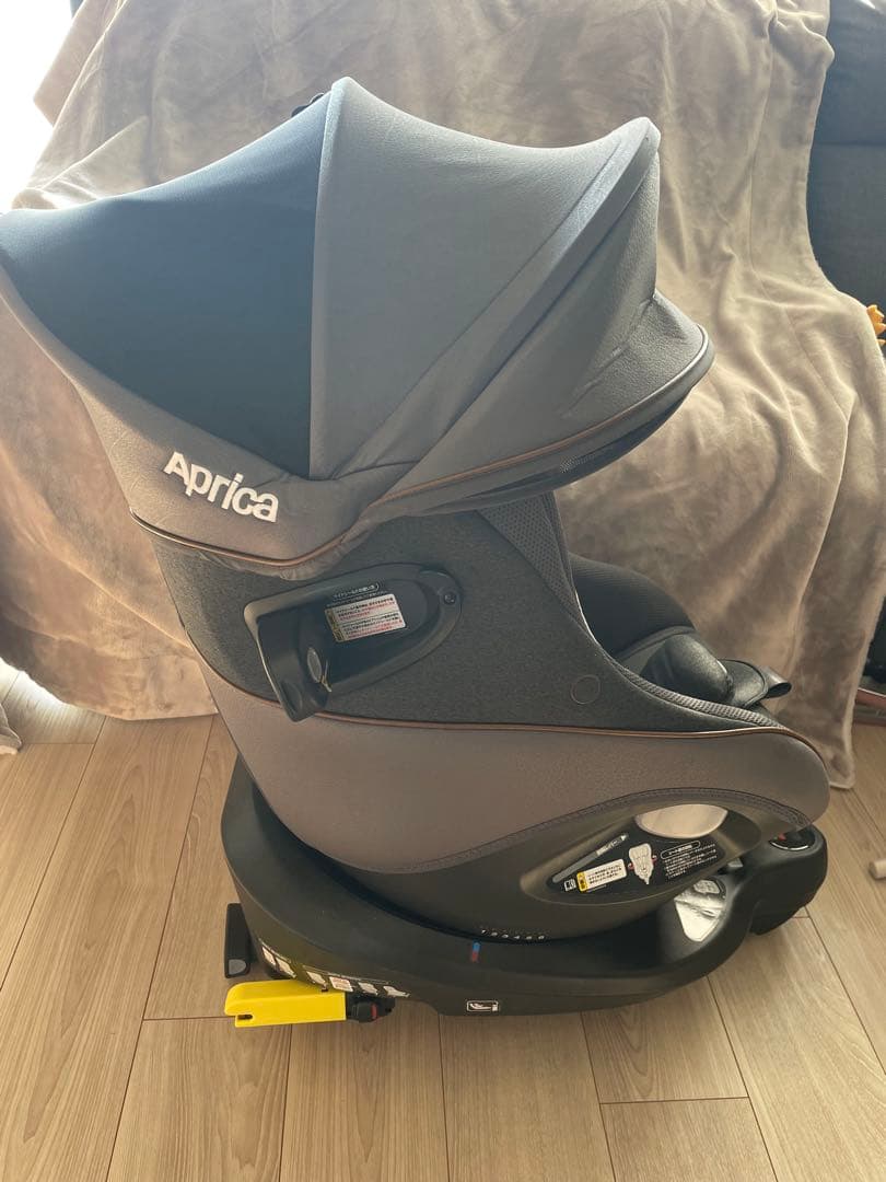年末年始特化　Aprica 車用チャイルドシート グレー