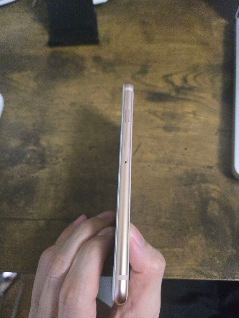 iPhone 8 Gold 64 GB SIMフリー