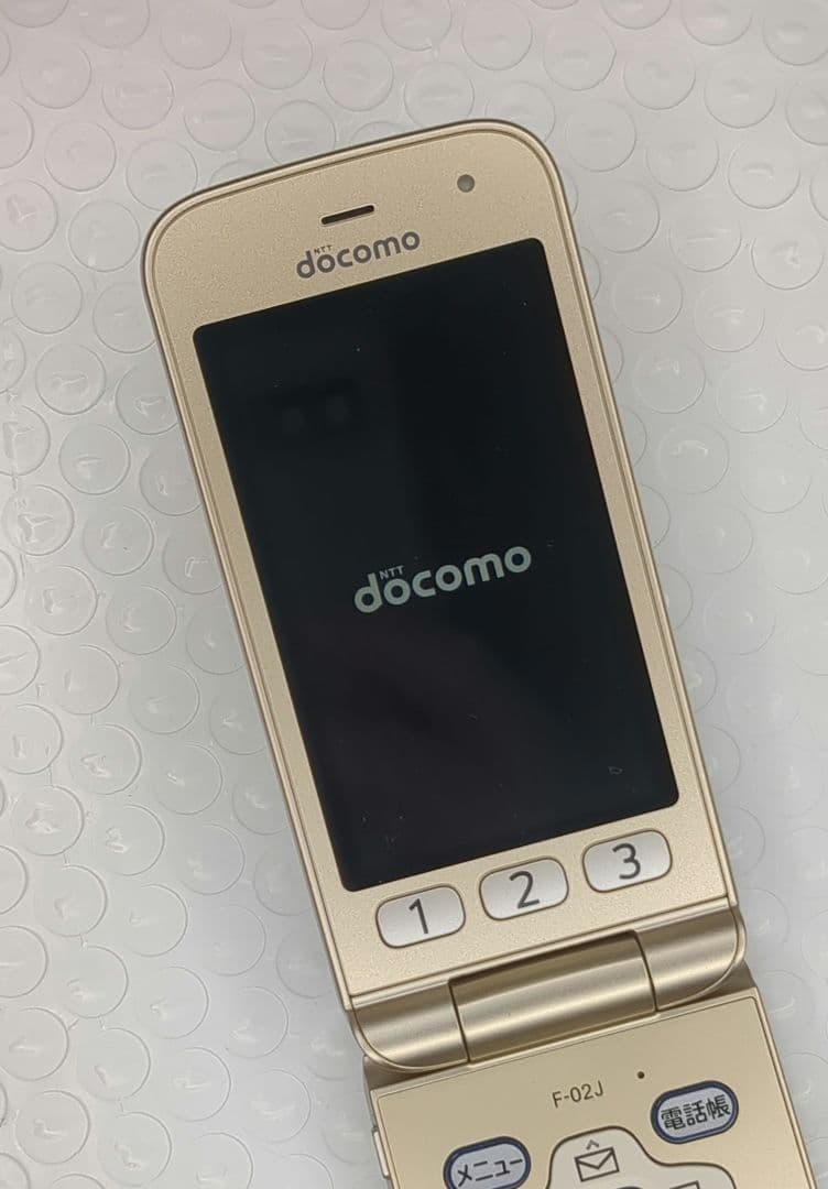 美品 docomo F-02J ゴールド らくらくフォン