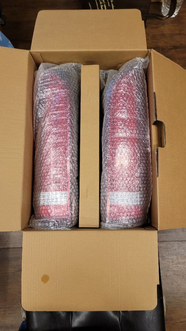 ハイエース　7型他、テールランプ