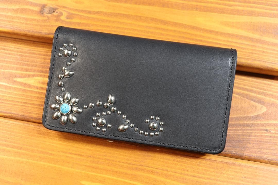 【即納商品】スタッズ ミドルウォレット 革黒 糸黒 栃木レザー使用