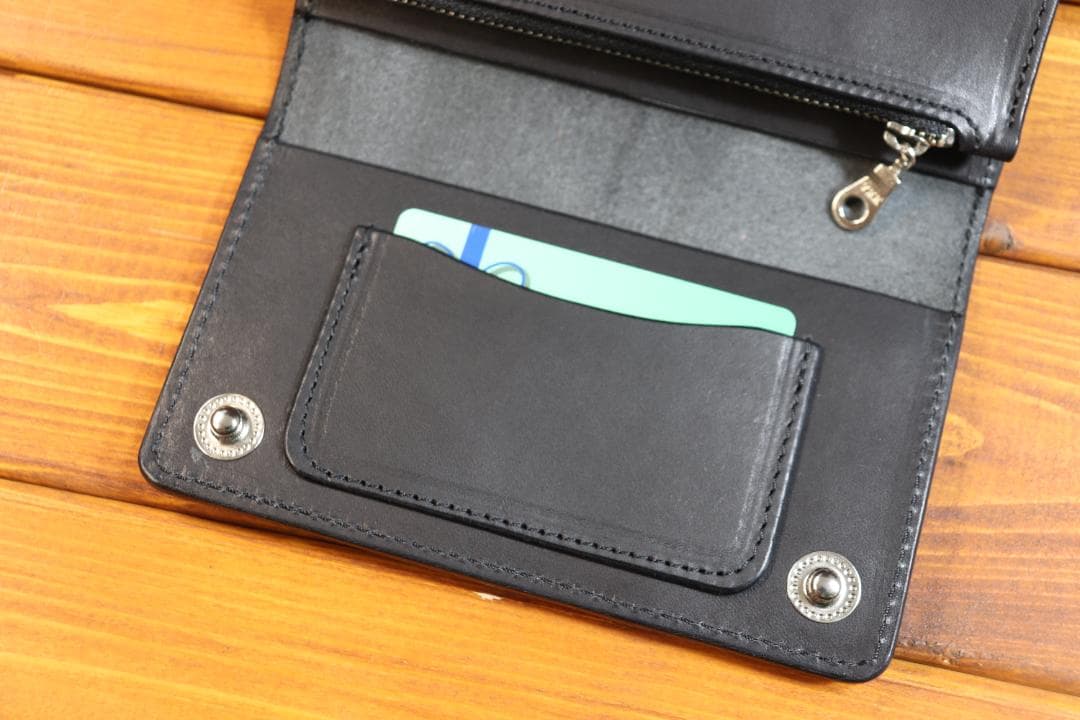 【即納商品】スタッズ ミドルウォレット 革黒 糸黒 栃木レザー使用