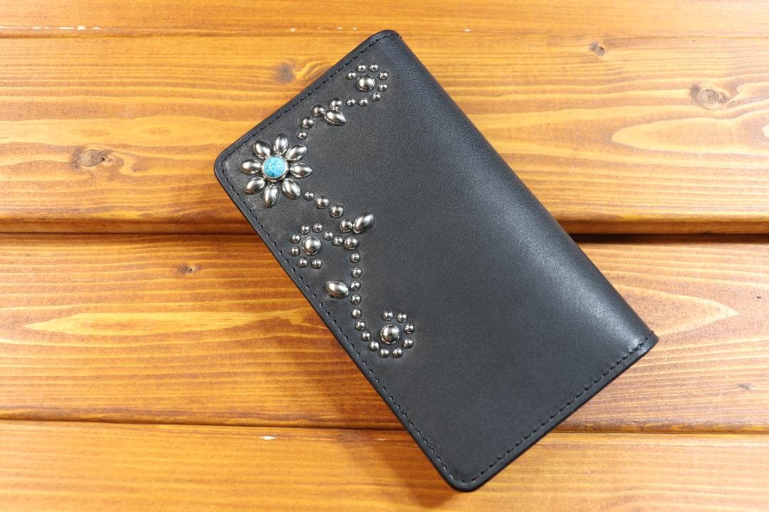 【即納商品】スタッズ ミドルウォレット 革黒 糸黒 栃木レザー使用