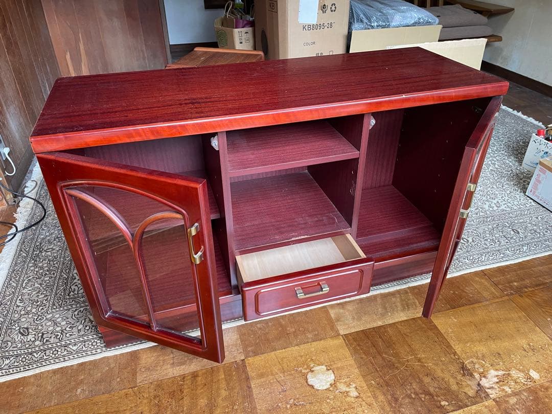 木製キャビネット ガラス扉付き