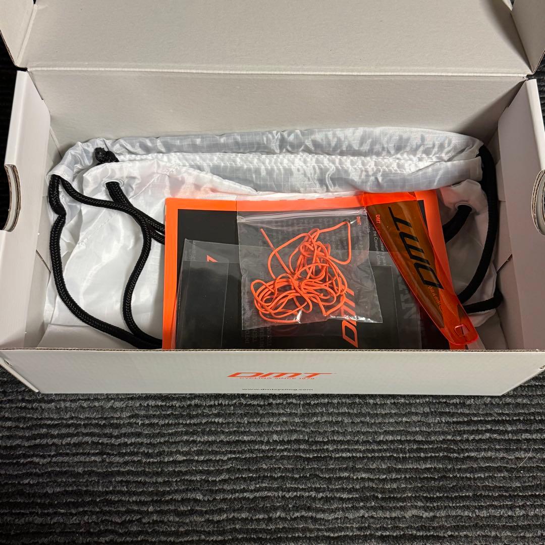 DMT (ディーエムティー） POGIS ホワイト 41サイズ(26.1)