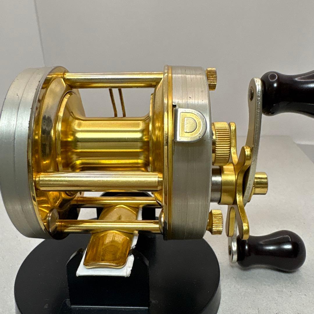 道楽マツモトーイＡ-20ベイトリール ゴールド/シルバー 収納袋付き
