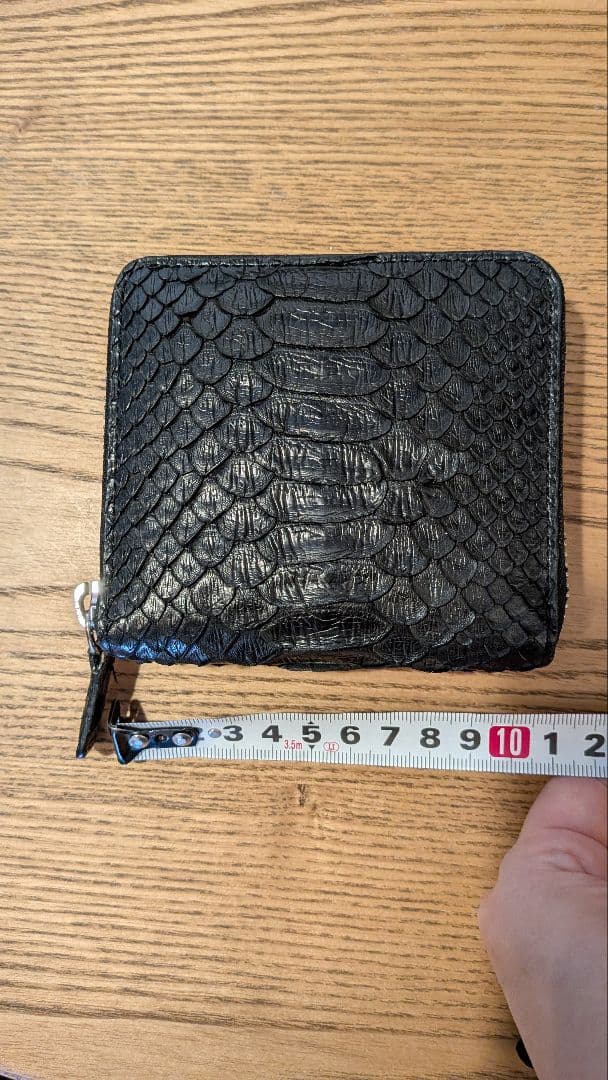 【美品】パイソン　二つ折り財布　ファスナー　黒　箱付　高級感　おしゃれ