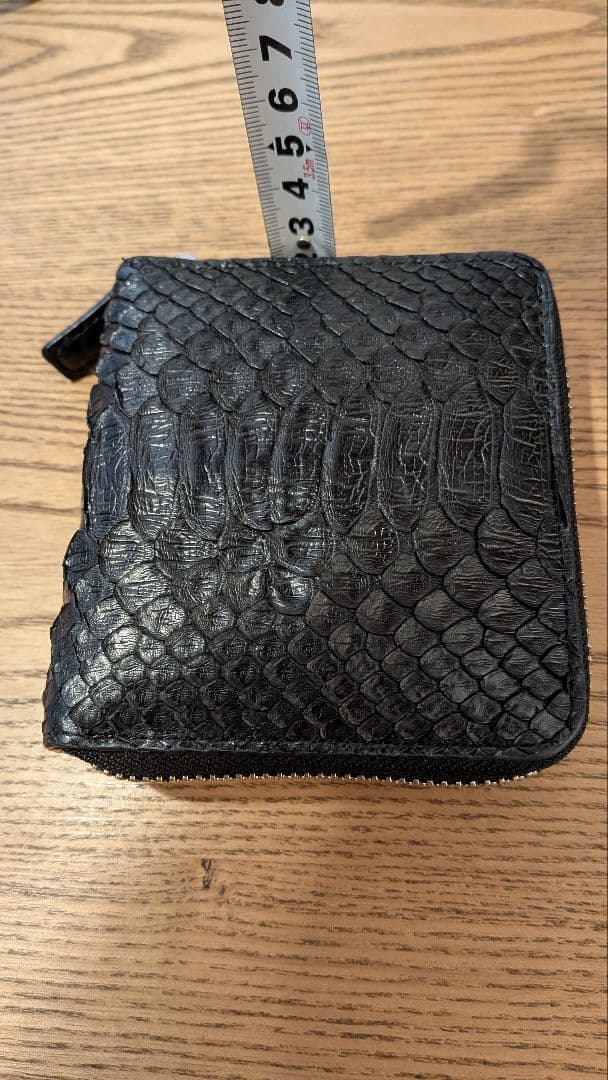 【美品】パイソン　二つ折り財布　ファスナー　黒　箱付　高級感　おしゃれ
